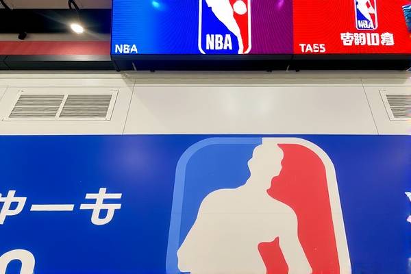 库兹马NBA首秀录像，一位年轻球员的崛起之路