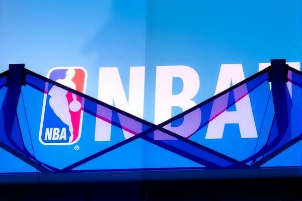 NBA赛场精彩瞬间，色彩丰富的录像回顾