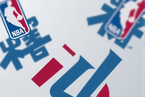 NBA精彩瞬间，尽在录像之中